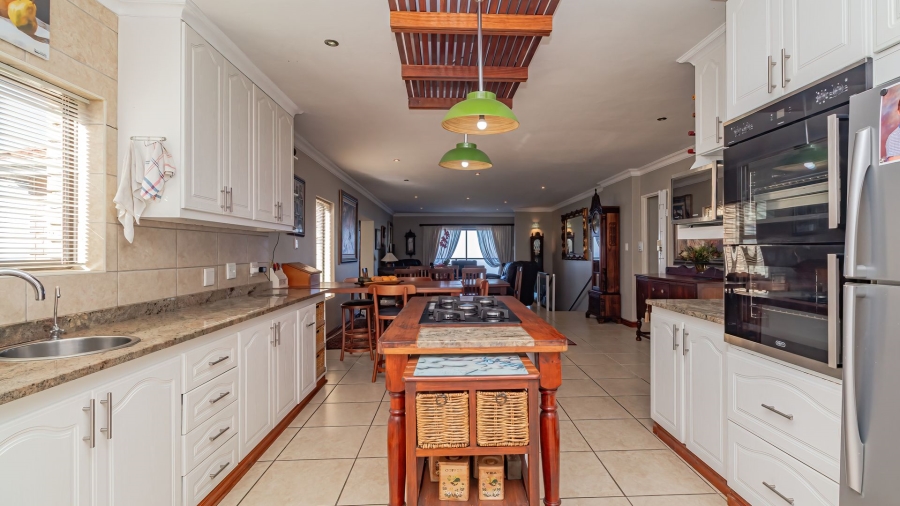 5 Bedroom Property for Sale in Village On Sea Western Cape